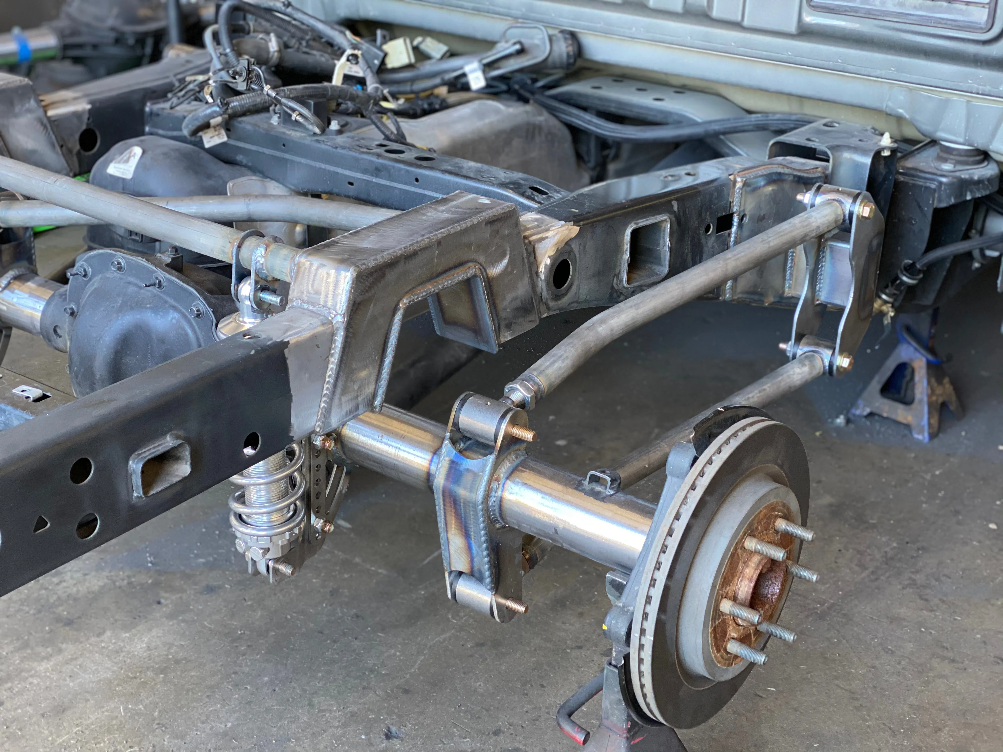 2015-2025 F150 Underbed Notch With Shock Relocation Brackets