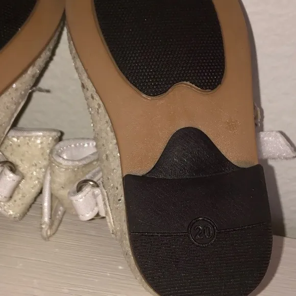 Brand NEW never worn size 20 kids sparkly shoes from Itty Bitty Toes
