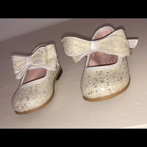 Brand NEW never worn size 20 kids sparkly shoes from Itty Bitty Toes