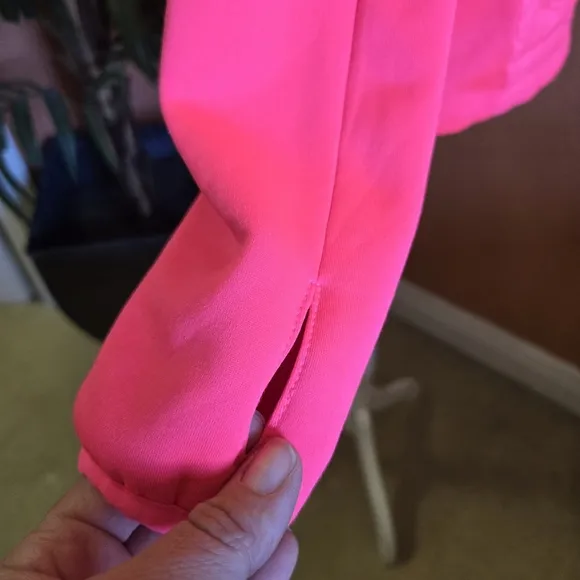 Calvin Klein Performance CK Quick Dry Jacket Neon Barbie Pink Down Large Zipper