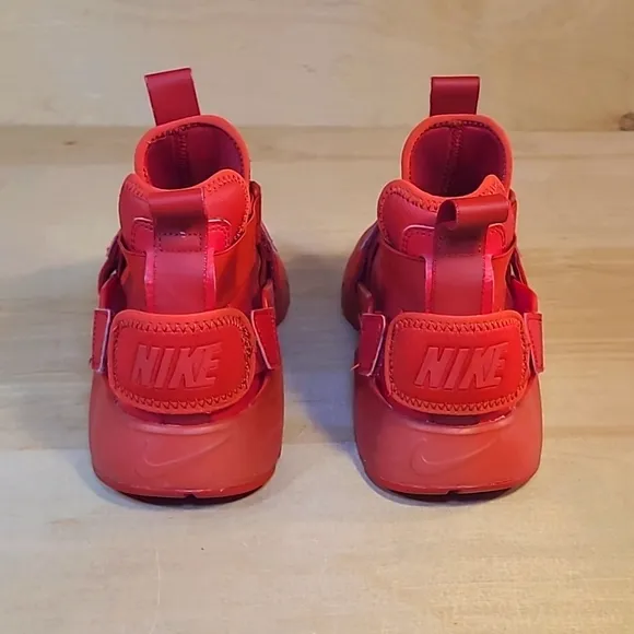 Nike Huarache City Red Athletic Shoes